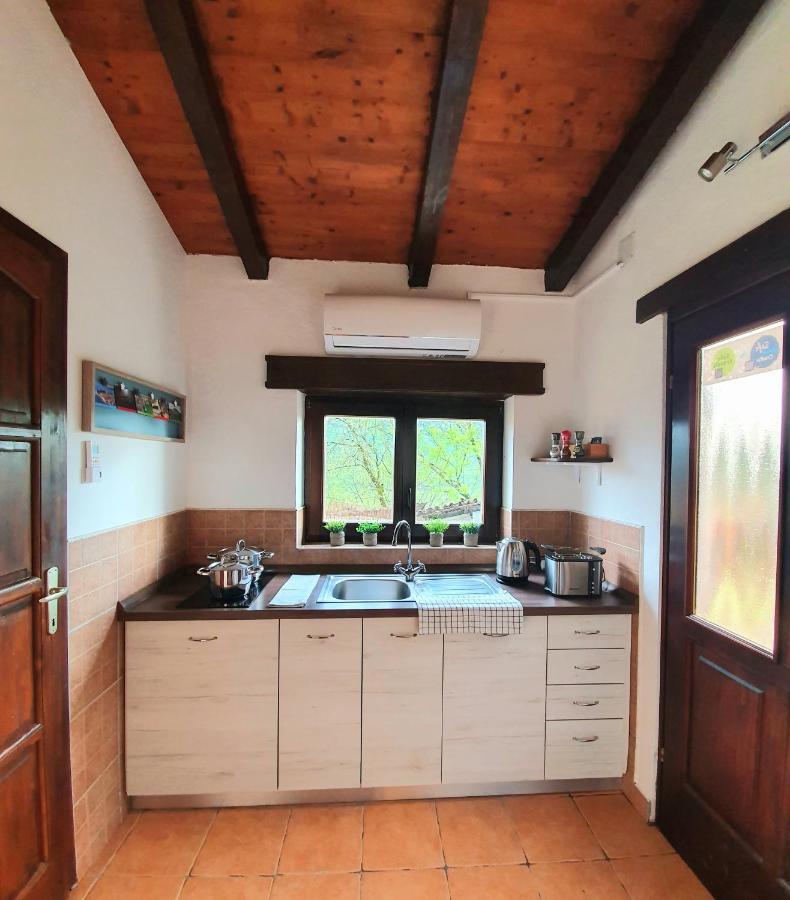 Casa Leonarda, Old Authentic Istrian Stone House Near Motovun, Central Istria Zamask Eksteriør bilde